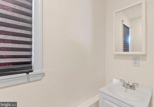 227 Lemonte St, Philadelphia PA 19128-4519 exterior