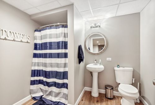 2252 Joyce Ln, Naperville IL 60564-4392 exterior