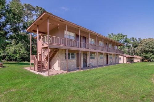 120 Mcadams Ln, Huntsville, TX 77320-0302