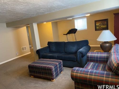 8826 1700, Sandy UT 84092-5169 exterior