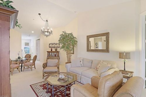 4615 Hawks Nest Dr, Naples, FL 34114-0828