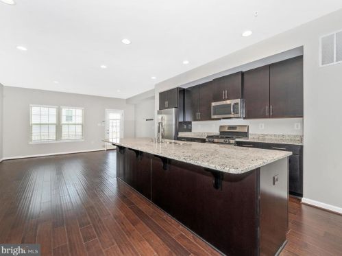 22213 Broadway Ave, Clarksburg MD 20871-3430 exterior