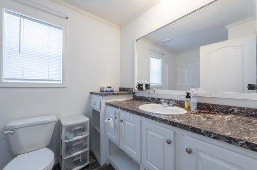 52 Longmeadow Dr, Concord NH 03301-3413 exterior