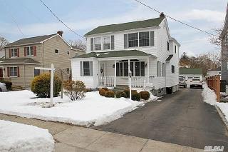 52 Frederick Ave, Babylon, NY 11702-2104