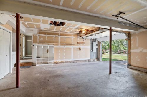 971 Farms Rd, Wallingford CT 06492-1807 exterior