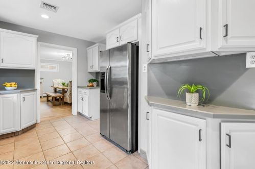 15 Farrell Dr, Middletown NJ 07748-3210 exterior