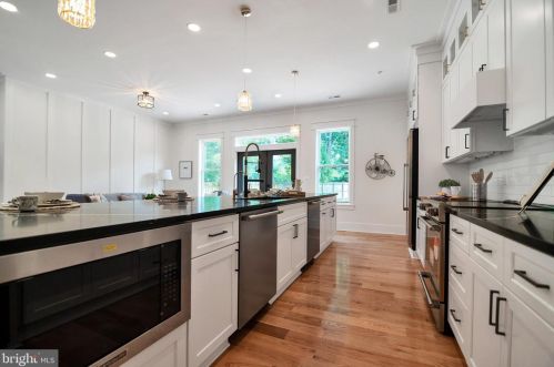 102 Ritchie Ave, Silver Spring MD  20910-5112 exterior