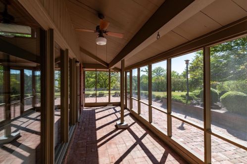 2 Sherwyn Ln, Saint Louis MO 63141-7821 exterior