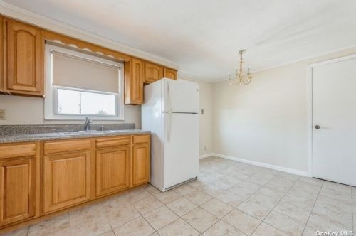 5 7 St, Valley Stream NY 11581-1255 exterior