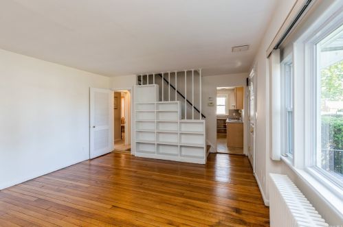 9 Arlington St, Huntington Station NY 11747-2631 exterior