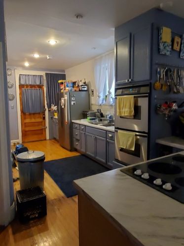 8015 Eberhart Ave, Chicago IL 60637-3300 exterior