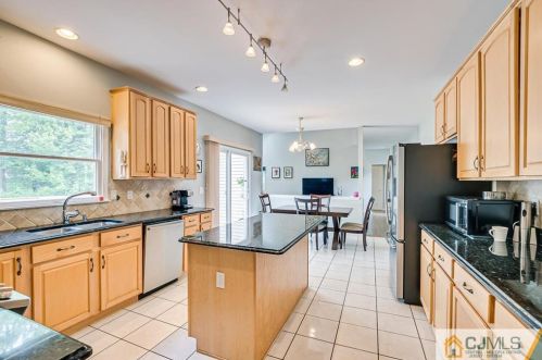 16 Sonia Ct, Edison NJ 08820-4443 exterior