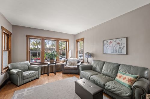 6111 Warwick Ave, Chicago, IL 60634-2557