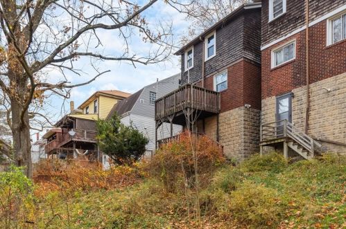 2744 Connecticut Ave, Pittsburgh PA  15216-1933 exterior