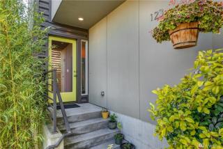 123 24th Ave, Seattle, WA 98144-2317