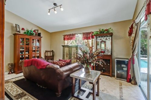 921 16 Ave, Naples FL 34117-2237 exterior