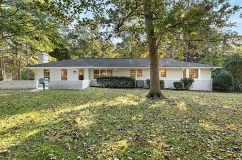 7330 Hunters Branch Dr, Atlanta GA  30328-1721 exterior