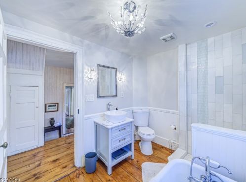 35 Main St, Clinton NJ 08809-1250 exterior