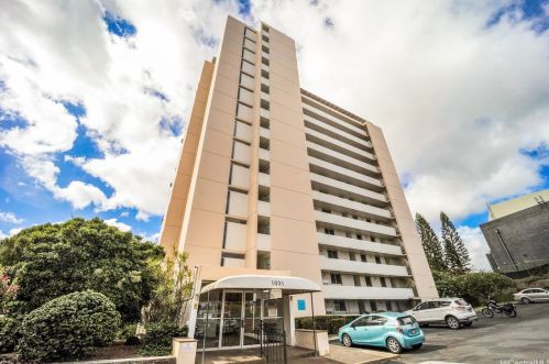 1031 Ala Napunani St, Honolulu HI  96818-1755 exterior