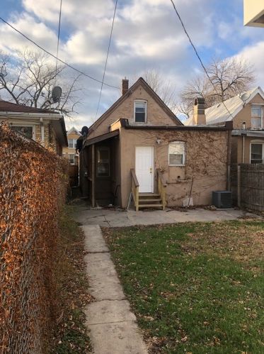 837 Homan Ave, Chicago IL 60655-2610 exterior
