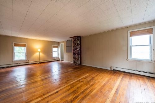 1075 Poquonock Ave, Windsor CT 06095-1234 exterior