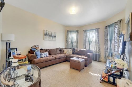 384 Morrissee Ave, Paterson NJ 07508-1311 exterior