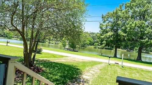 1671 Pine Lake Cir, Montgomery TX  77316-2757 exterior