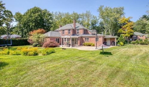 123 Englewood Rd, Springfield, MA 01106-1335