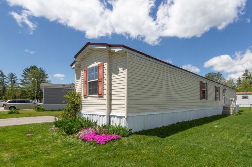 8 Rex Dr, Concord NH 03303-4166 exterior