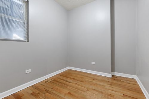 6524 Eberhart Ave, Chicago IL 60637-3206 exterior