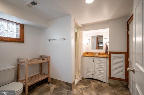 104 Monroe Ave, Alexandria VA 22301-1922 exterior