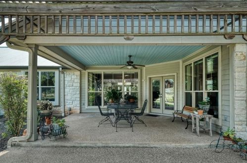 2200 Cedar Holw Rd, Georgetown TX 78628-7015 exterior