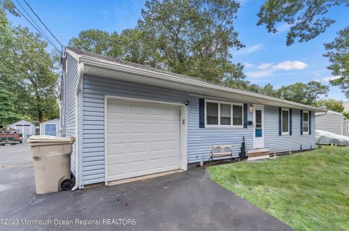 37 Chain Blvd, Berkeley Township NJ 08721-1925 exterior