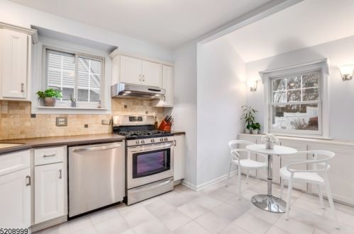 16 Fitzrandolph Rd, Town Center NJ  07052-3509 exterior