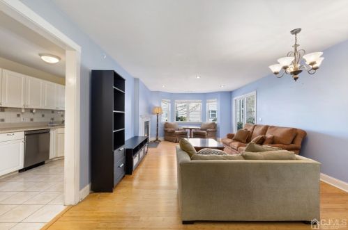 124 Exeter Ct, Piscataway NJ  08854-2178 exterior