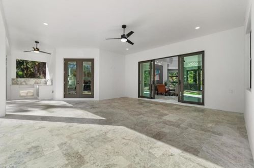 4348 6 Ave, Naples FL 34120-4946 exterior