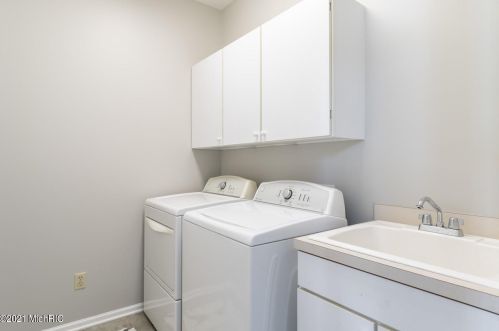 7408 Dunross Dr, Kalamazoo MI 49024-7412 exterior