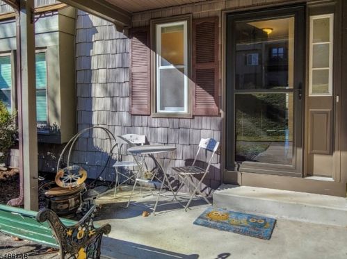 39 Barn Owl Dr, Hackettstown, NJ 07840-3207