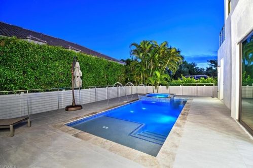 3860 Crayton Rd, Naples FL 34103-3576 exterior