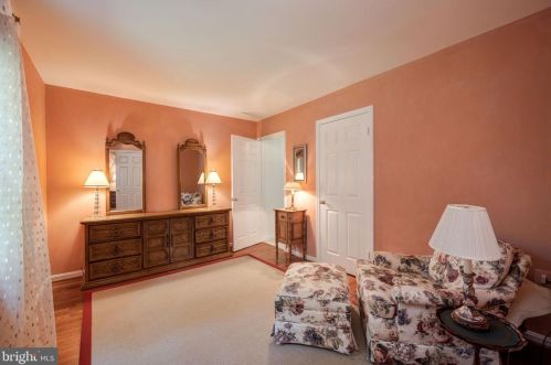 1621 Linway Park Dr, Mc Lean VA 22101-4149 exterior