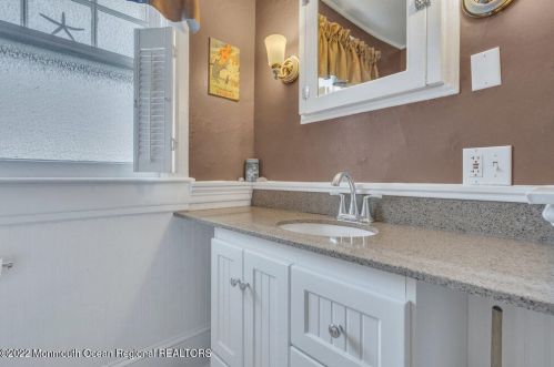 518 7 Ave, Belmar NJ 07719-2212 exterior