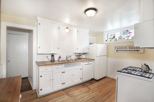 832 Elmwood St, Kalamazoo MI 49007-3236 exterior