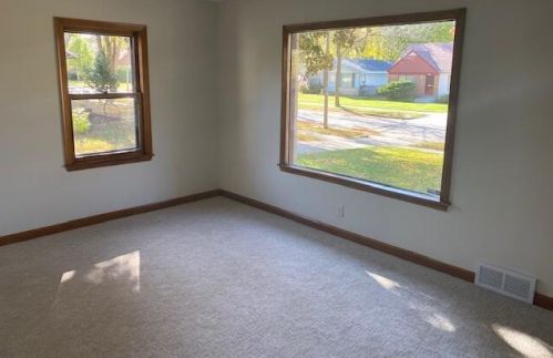 5264 55th St, Milwaukee, WI 53218-3201