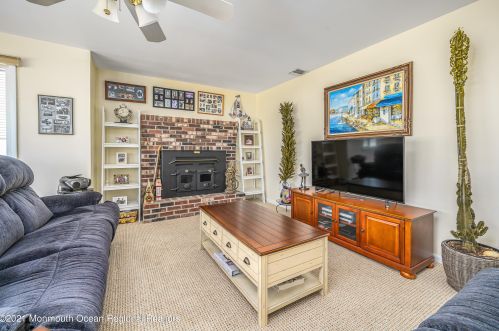 807 Bowline Dr, Lacey NJ 08731-3006 exterior