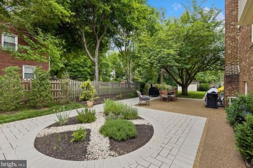 7701 Midday Ln, Alexandria VA 22306-2522 exterior