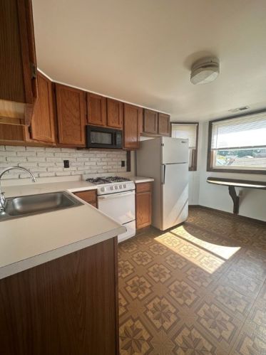 107 Poplargrove St, Pittsburgh PA 15210-3913 exterior