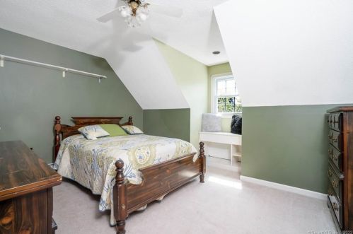 21 Celtic Ct, Enfield CT 06082-5777 exterior