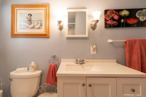 26 Allen St, Enfield CT 06082-4715 exterior