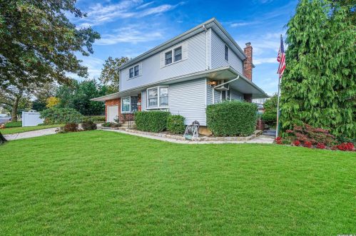 19 Sheldon Pl, Commack NY 11725-3237 exterior