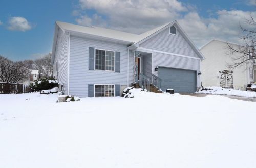 1101 Glacier Hill Dr, Madison, WI 53704-8589